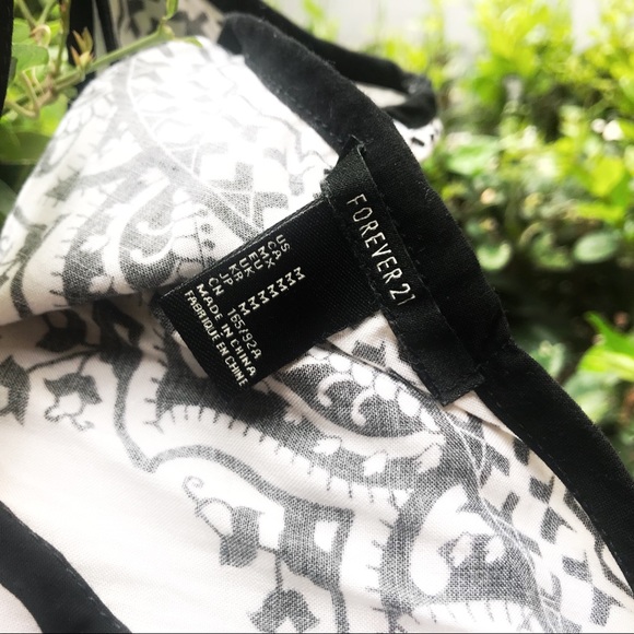 Black and White Flowy Tank Top - Picture 3 of 8